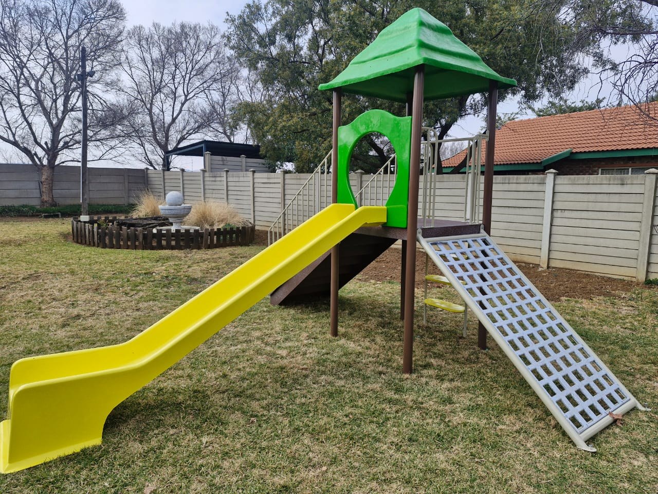 Heavy-duty steel jungle gym